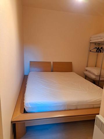 Dubbel bed 180 x 220 cm beschikbaar voor biedingen