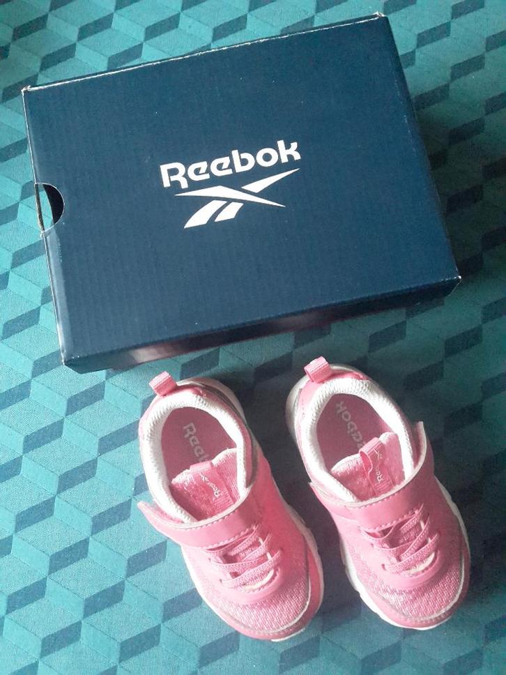 Mooie roze loopschoentjes van Reebok, maat 19,5, als nieuw, Kinderen en Baby's, Kinderkleding | Schoenen en Sokken, Zo goed als nieuw