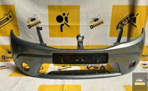 BUMPER VOOR DACIA SANDERO 2008-2012 8200526596, Auto-onderdelen, Carrosserie, Bumper, Dacia, Voor, Gebruikt