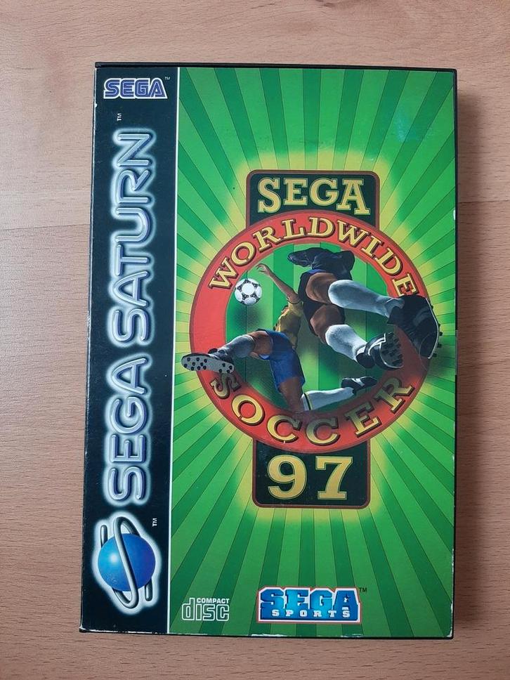 SEGA Saturn Worldwide soccer 97 (compleet), Games en Spelcomputers, Games | Sega, Zo goed als nieuw, Ophalen of Verzenden