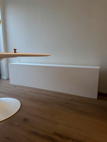 Bank, tv meubel, balk in MDF beschikbaar voor biedingen