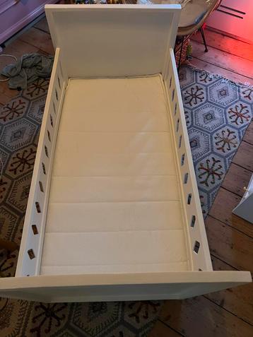 Vintage babybedje te koop beschikbaar voor biedingen