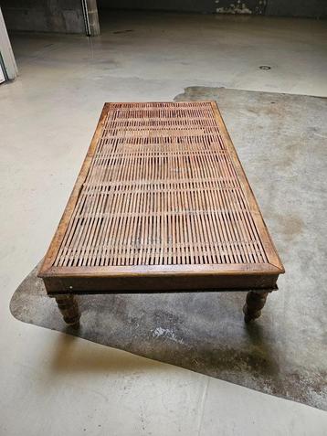 salontafel uniek beschikbaar voor biedingen