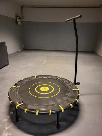 Decathlon fitnesstrampoline met handgreep  beschikbaar voor biedingen