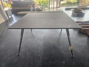 Dernière pièce de table carrée du showroom (8 chaises), Enlèvement, Comme neuf, Carré