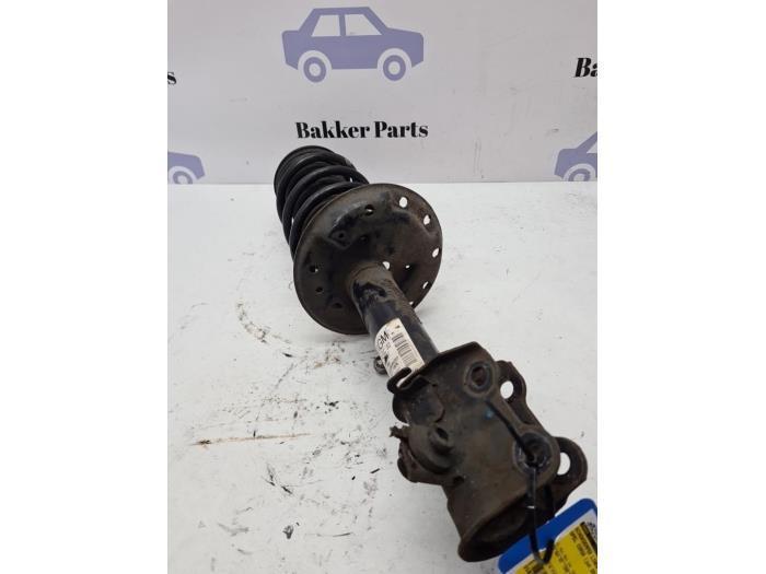 Schokdemper links-voor van een Opel Corsa, Auto-onderdelen, Ophanging en Onderstel, Opel, Gebruikt, 3 maanden garantie