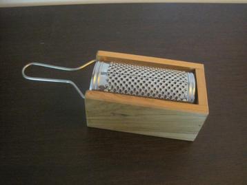 Kaasschaaf metaal en houten bakje beschikbaar voor biedingen