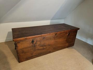 Zware oude houten koffer 