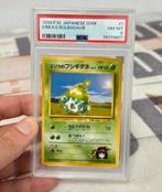1998 Pokemon P.M. Japanese Gym Erika’s Bulbasaur PSA-8, Hobby en Vrije tijd, Ophalen of Verzenden, Zo goed als nieuw, Losse kaart