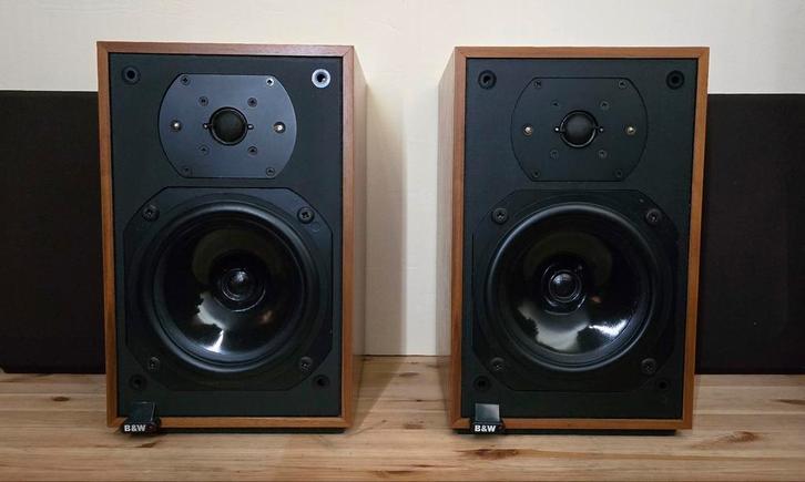 B&w DM12 boekenplank speakers, Audio, Tv en Foto, Luidsprekerboxen, Zo goed als nieuw, Front, Rear of Stereo speakers, Bowers & Wilkins (B&W)