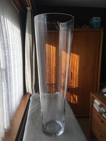 Glazen vaas 80 cm hoog beschikbaar voor biedingen