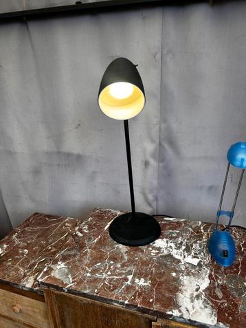 Nachtkastlamp beschikbaar voor biedingen
