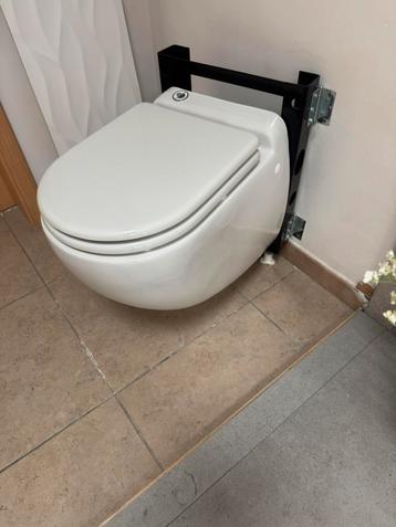 Sanibroyeur hangtoilet beschikbaar voor biedingen