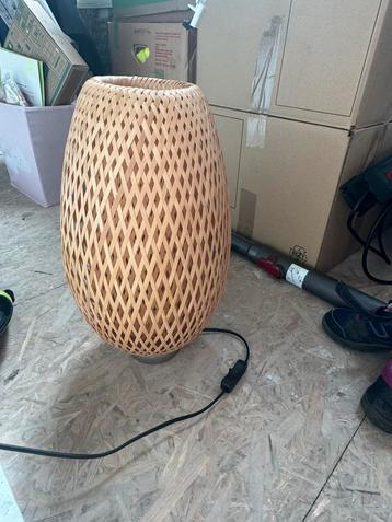 Ikea böja tafellamp beschikbaar voor biedingen