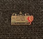PIN - VAUX-LE-VICOMTE - CHATEAU - MAINCY - FRANCE  FRANKRIJK, Verzamelen, Verzenden, Gebruikt, Stad of Land, Speldje of Pin