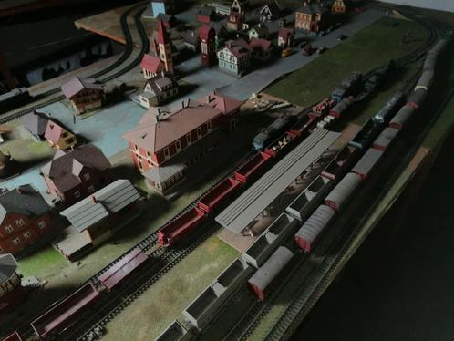 Circuit train électrique et son décor à remettre en état, Hobby & Loisirs créatifs, Trains miniatures | HO, Utilisé, Set de Trains