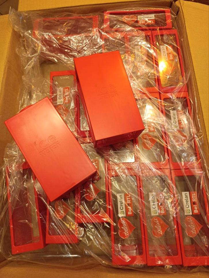 Super lot ! 58 petites vitrines Ice Watch style lego, Verzamelen, Overige Verzamelen