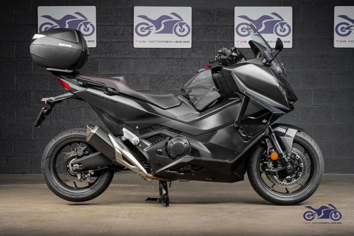 Honda Forza 750 - 11.440 km, Motoren, Motoren | Honda, Bedrijf, Scooter, meer dan 35 kW, 2 cilinders, Motorrijbewijs A, ABS, Cruise Control