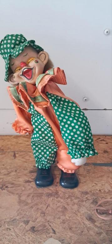 Clown met muziek beschikbaar voor biedingen