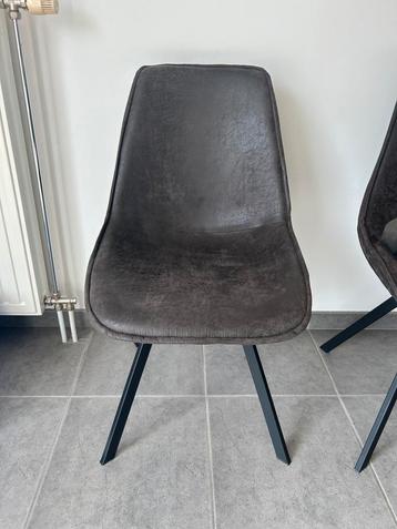 Mooie stoelen beschikbaar voor biedingen