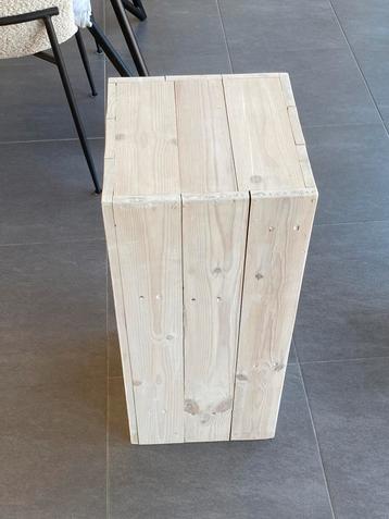 Sokkel pilaar zuil beschikbaar voor biedingen