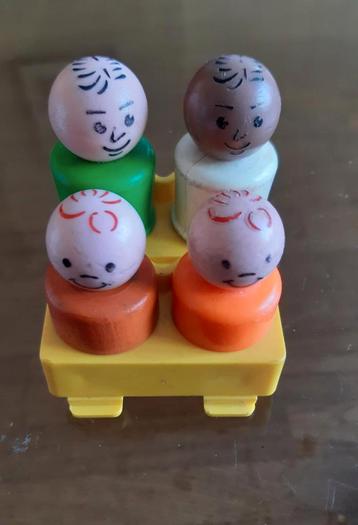 4 figuurtjes van Fisher price beschikbaar voor biedingen