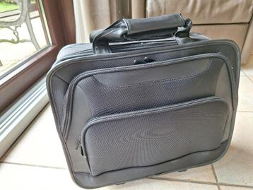 Tas voor laptop op wieltjes zwarte kleur. beschikbaar voor biedingen