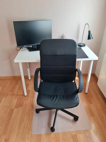 Bureau et chaise de bureau IKEA beschikbaar voor biedingen