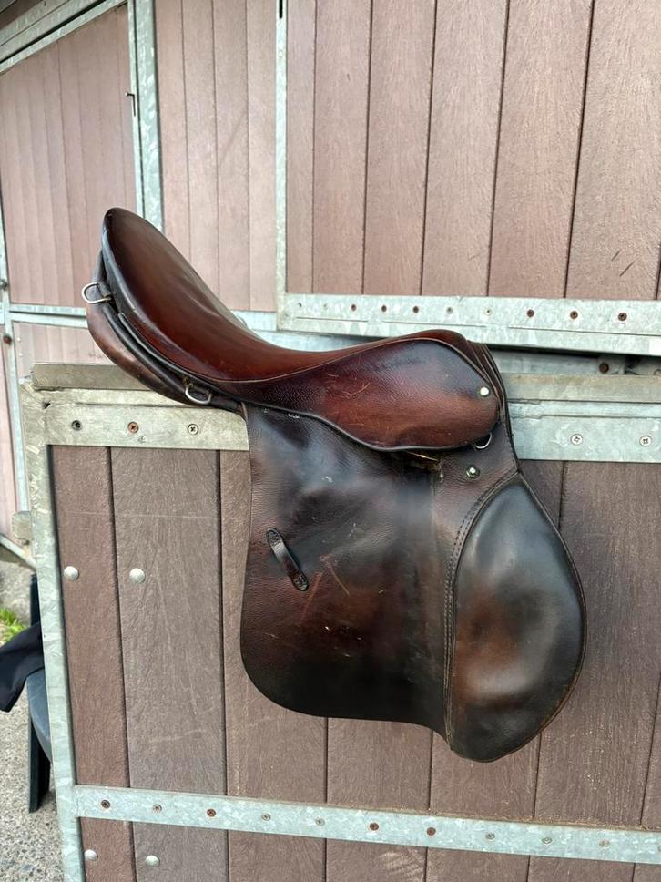 Veelzijdigheids-zadel bruin. 17,5 inch, Dieren en Toebehoren, Paarden en Pony's | Zadels, Zo goed als nieuw, Ophalen