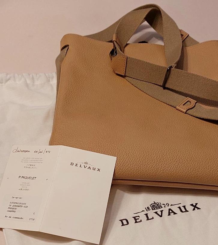 Delvaux DEUX schoudertas origineel attest, Handtassen en Accessoires, Tassen | Damestassen, Zo goed als nieuw, Handtas, Beige
