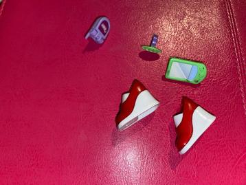 Winx lot accessoires chaussures gsm, bague, tablette ? disponible aux enchères