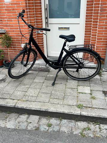Dames fiets beschikbaar voor biedingen