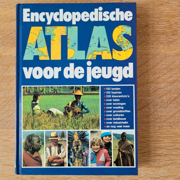 Zwinenberg - Encyclopedische atlas voor de jeugd, Livres, Livres pour enfants | Jeunesse | 13 ans et plus, Comme neuf, Enlèvement ou Envoi