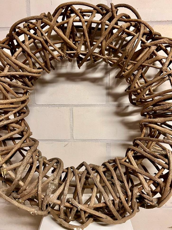 (Kerst)Krans van gevlochten takken extra groot, Huis en Inrichting, Woonaccessoires | Kransen, Zo goed als nieuw, Ophalen