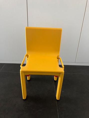 Vintage kinderstoel Kartell beschikbaar voor biedingen