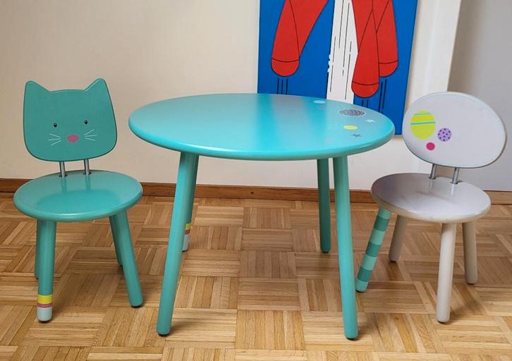 Table et chaises pour enfants de la marque MOULIN ROTY, Enfants & Bébés, Chambre d'enfant | Tables & Chaises, Comme neuf, Table(s) et Chaise(s)