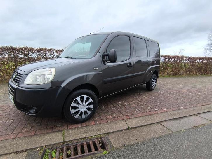 Fiat doblo maxi long chassis 1.9 jtd 180000km, Autos, Camionnettes & Utilitaires, Particulier, Fiat, Diesel, Carnet d'entretien