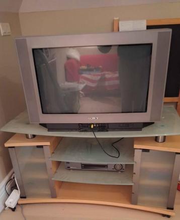 tv + meubilair beschikbaar voor biedingen