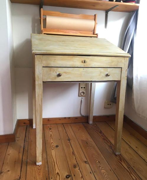 Pupitre d’écolier vintage en bois – texturé, très beau rendu, Antiek en Kunst, Antiek | Kantoor en Zakelijk, Ophalen
