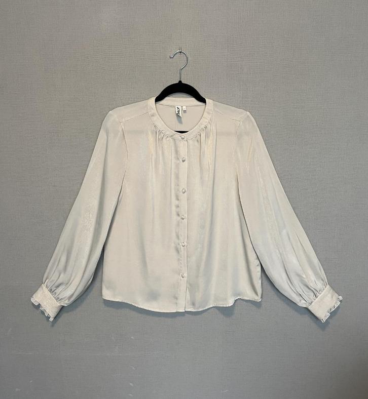 Beige blinkende blouse van Only (M), Kleding | Dames, Blouses en Tunieken, Zo goed als nieuw, Maat 38/40 (M), Beige, Ophalen of Verzenden
