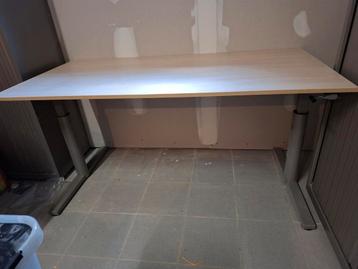 Gispen manueel verstelbare bureautafel 160 x 80  beschikbaar voor biedingen
