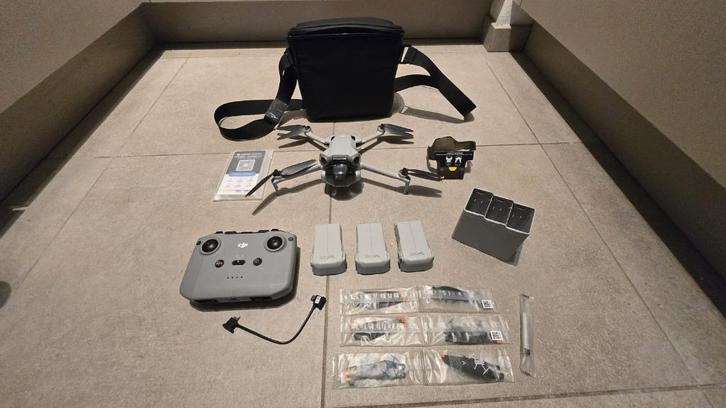 DJI mini 4 pro, RC-N3 controller, 3 batterijen, oplader, tas, Audio, Tv en Foto, Drones, Zo goed als nieuw, Drone met camera, Ophalen