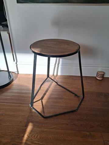 Bijzettafeltje  beschikbaar voor biedingen