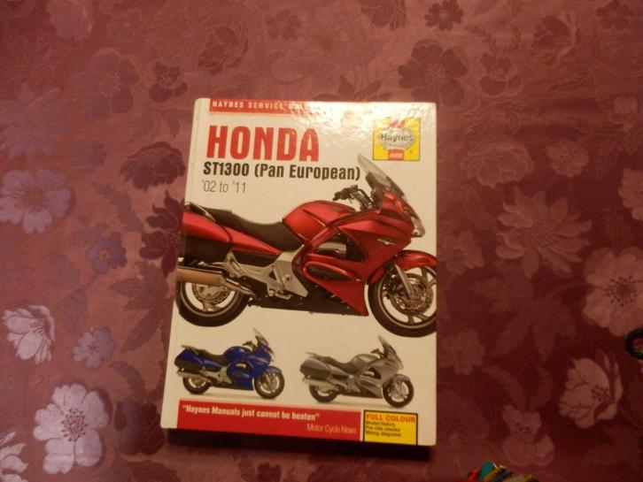 (2) -Honda ST1300 (Pan European) '02 to '11, Motoren, Handleidingen en Instructieboekjes, Honda, Ophalen of Verzenden