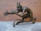 beeld van een duivel of imp in brons gesigneerd., Antiek en Kunst, Ophalen of Verzenden, Brons