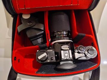 Zwarte Canon AE1 met een Kenlock f80-200mm 1:4.5 Lens beschikbaar voor biedingen