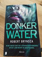 Robert Bryndza - Donker water, Comme neuf, Enlèvement, Robert Bryndza