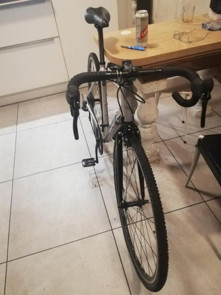 Race Fiets B-Twin Triban 100. Meer Info Op Google., Fietsen en Brommers, Fietsen | Dames | Sportfietsen en Toerfietsen, Ophalen