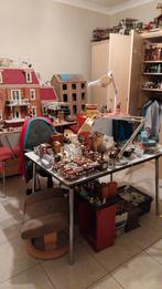 Grote poppenhuis links op de foto rode tint, Kinderen en Baby's, Speelgoed | Poppenhuizen, Ophalen, Gebruikt, Poppenhuis