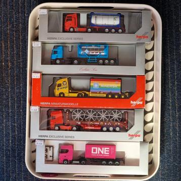CONTAINER TRUCKS DIVERS 1:87-H0 beschikbaar voor biedingen